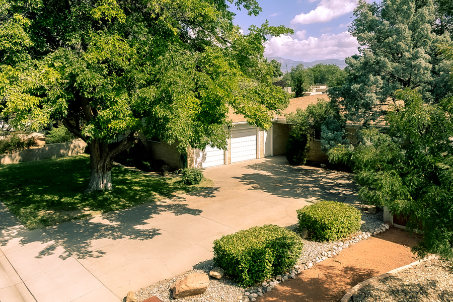416 Alvarado Dr. NE
