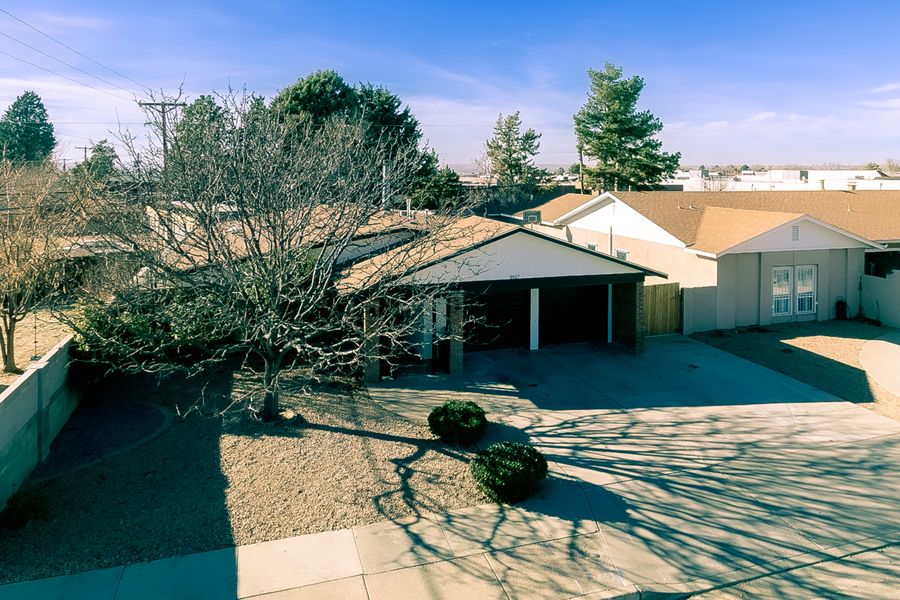 3917 Julie St NE