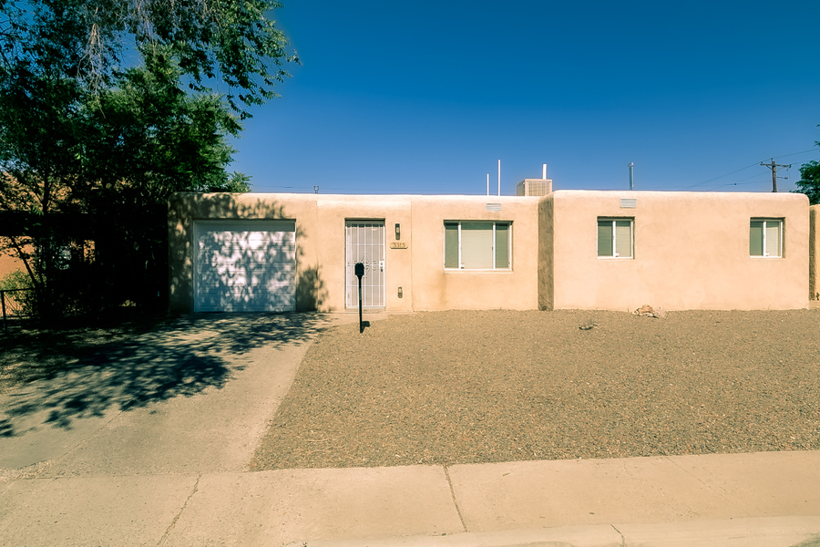 3313 Valencia NE