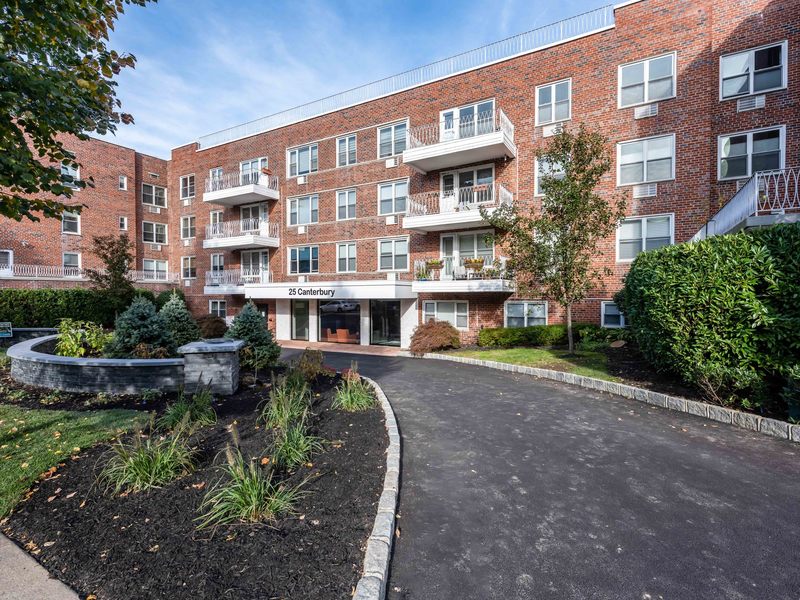 25 Canterbury Road 2N, Great Neck, NY, 11021