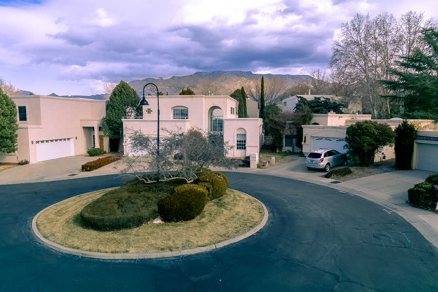 9748 Colonial Circle Drive NE