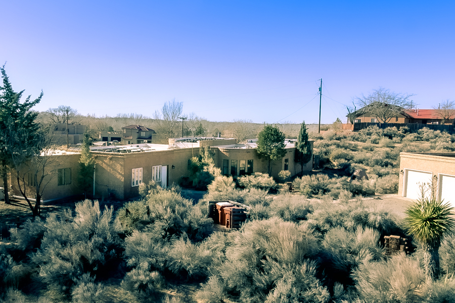 909 Nazcon Rd.