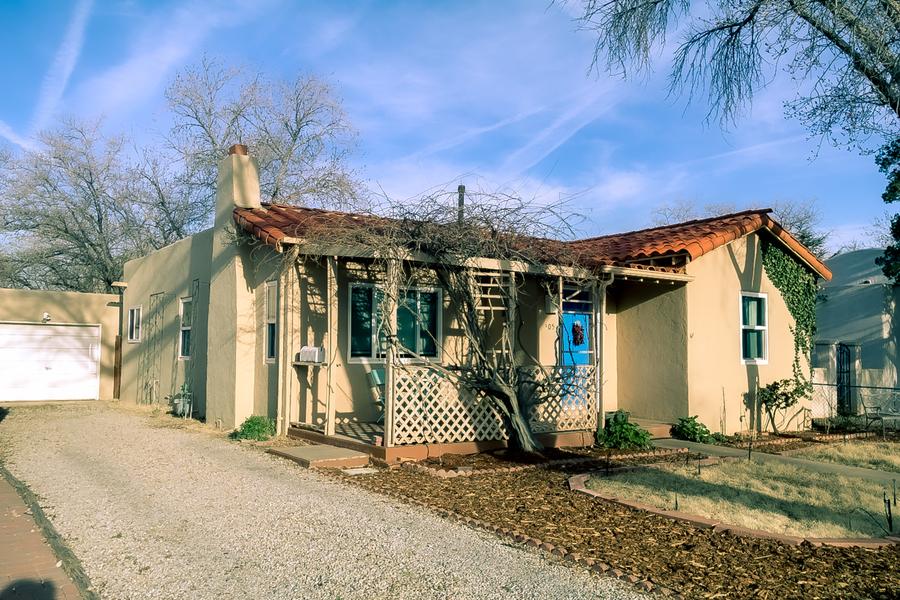 305 Solano Drive NE