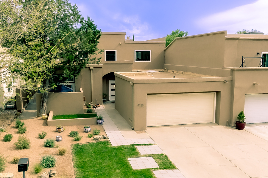 9728 Colonial Circle NE