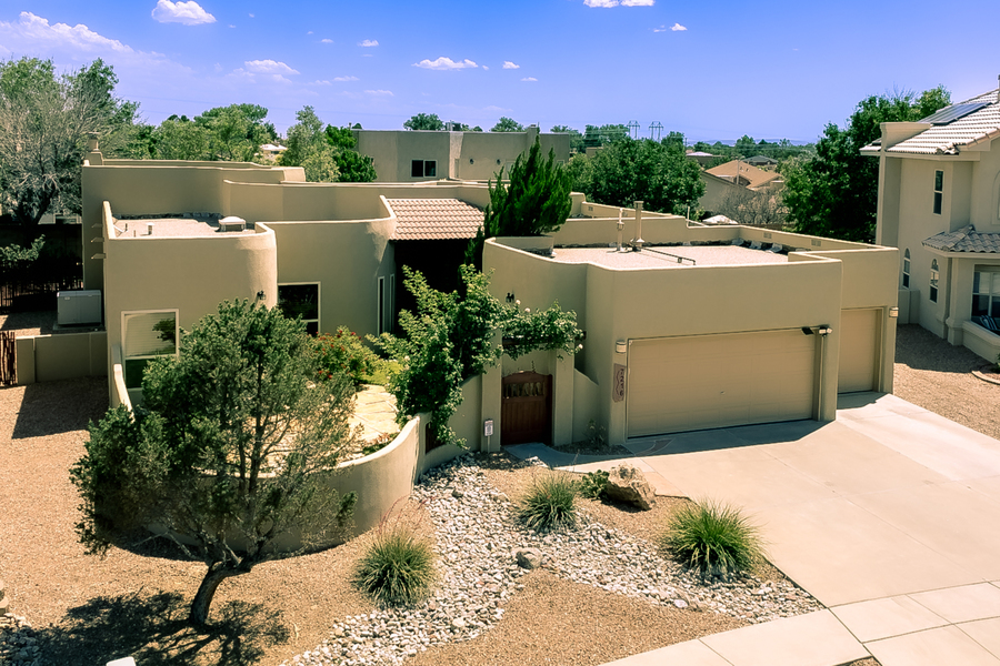 7216 Anton Cir NE