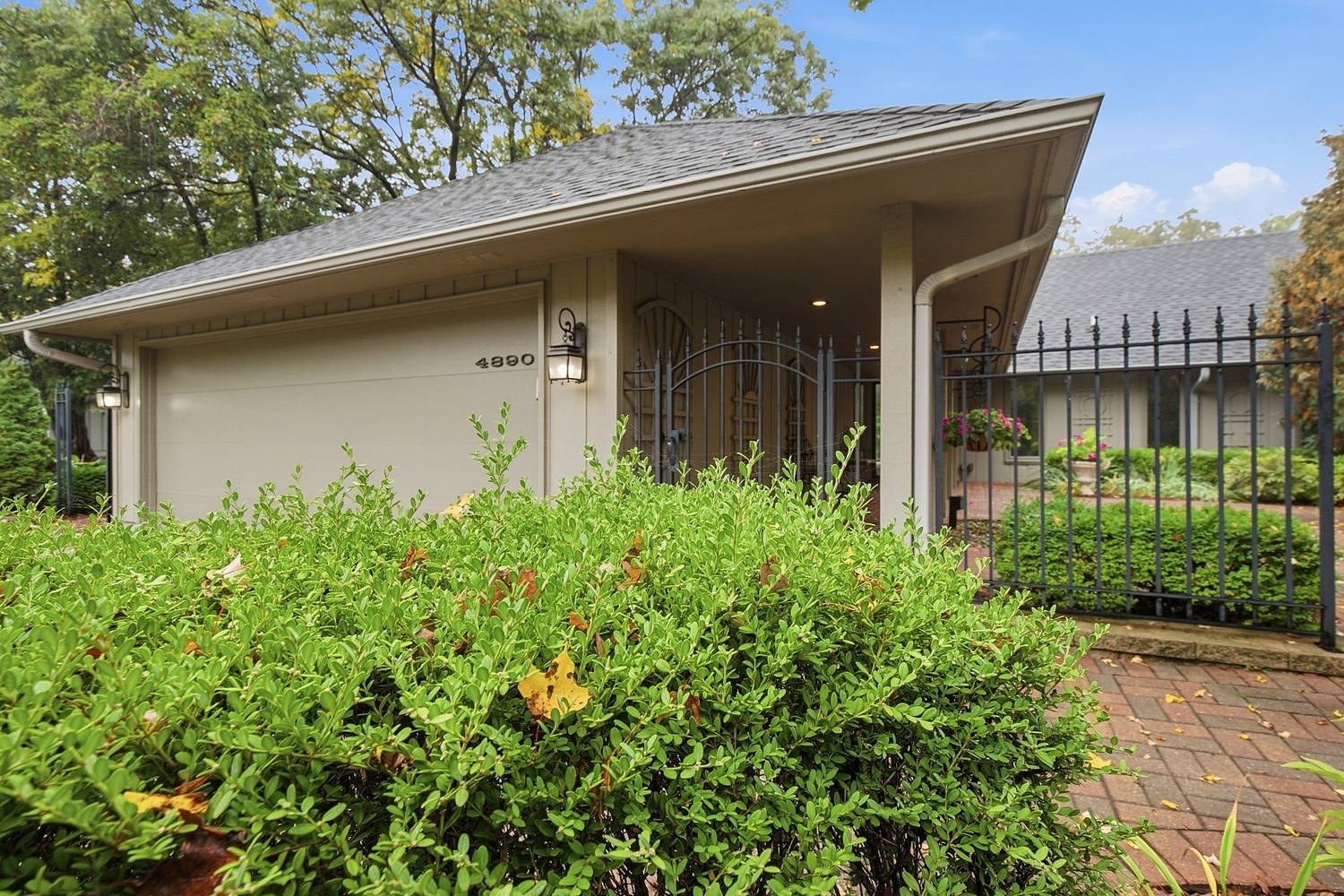 4890 Regents Walk