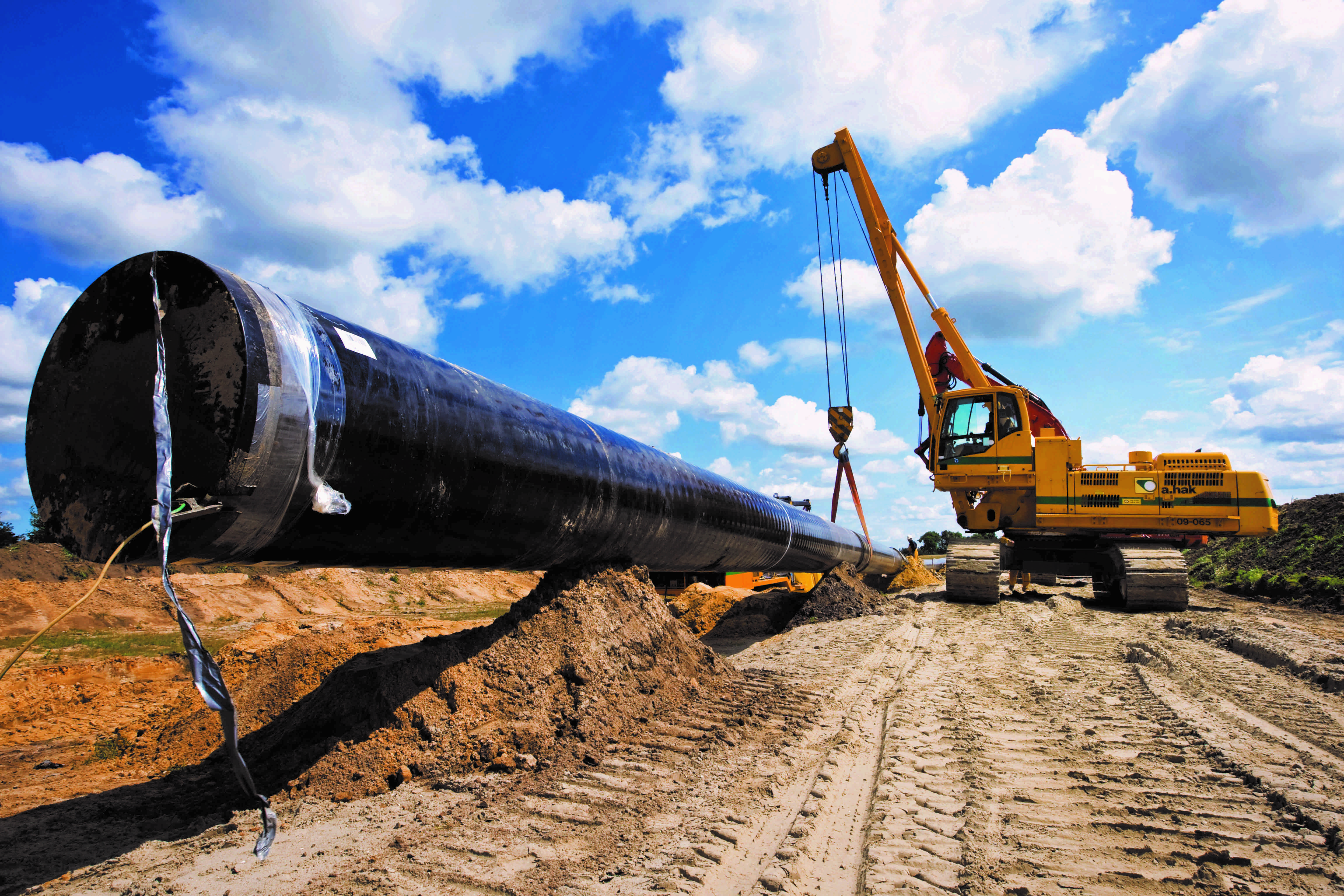 The PL4608 rotating pipelayer’s lifting capacity and stability are designed to handle large, heavy pipes with ease.
Photograph by Juha Roininen