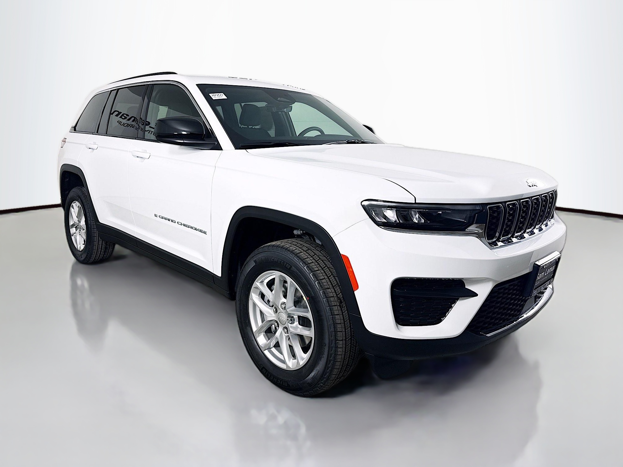 New 2025 Jeep Grand Cherokee Laredo Sport Utility in Peoria #J8950