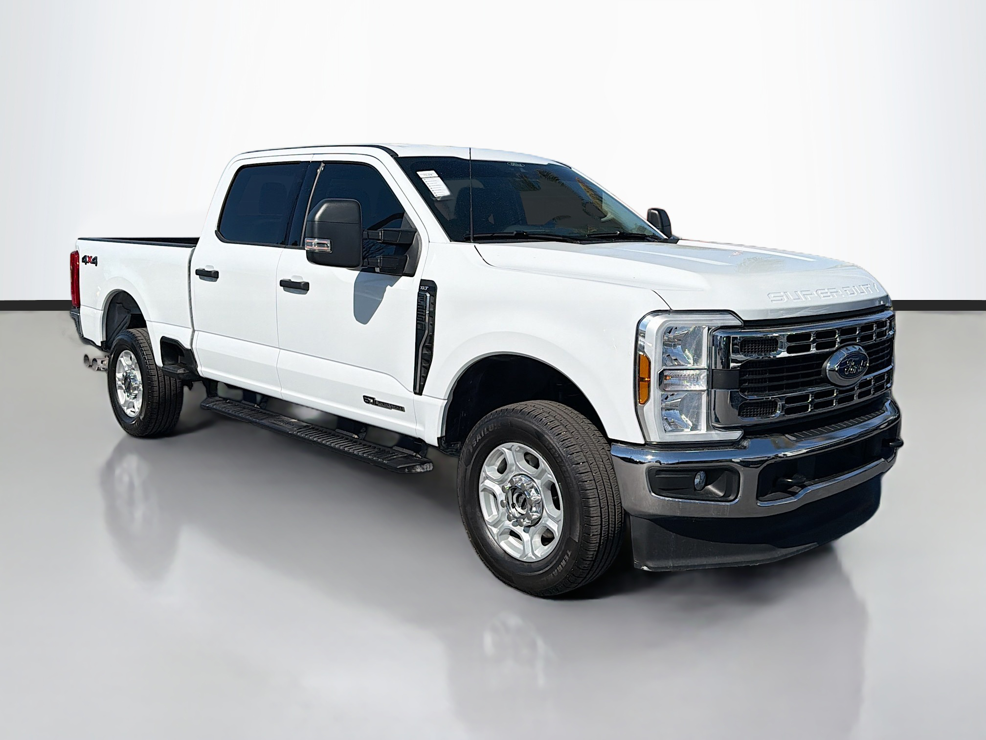 Used Oxford White 2025 Ford F-250SD XLT for Sale in Naples, FL
