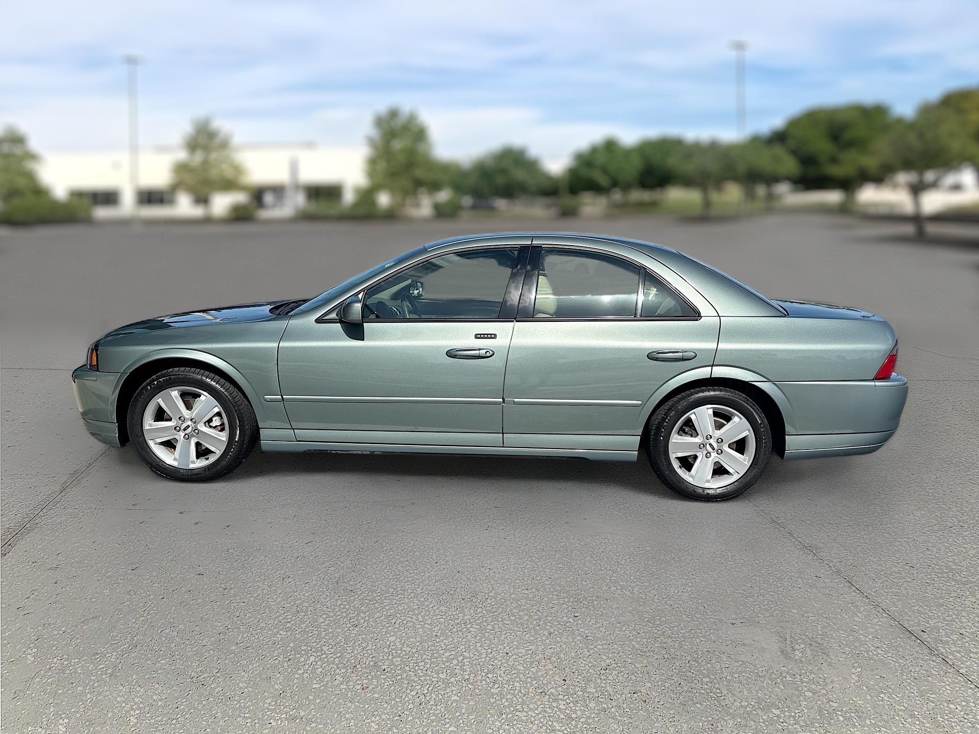 View vehicle photo 4