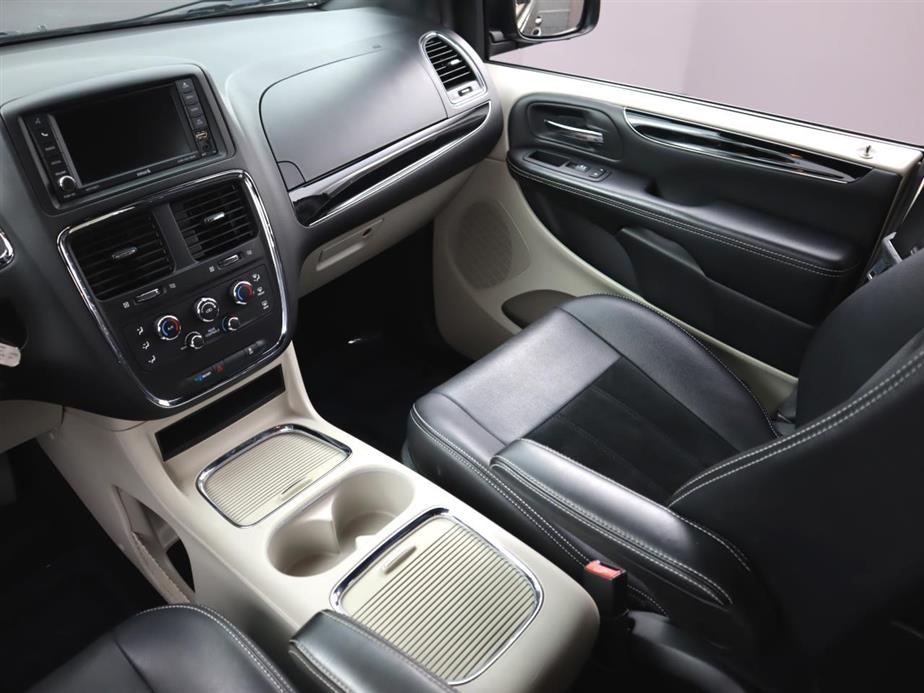 Used 2018 DODGE GRAND CARAVAN SXT Passenger Van for sale in MARGATE, FL