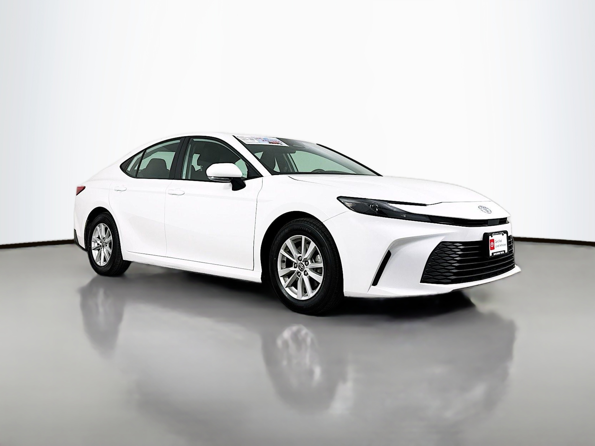 嘉之助 LAWSON BUYERS CHOICE CPO Ice Cap 2025 Toyota LE for Sale in Maplewood, MN