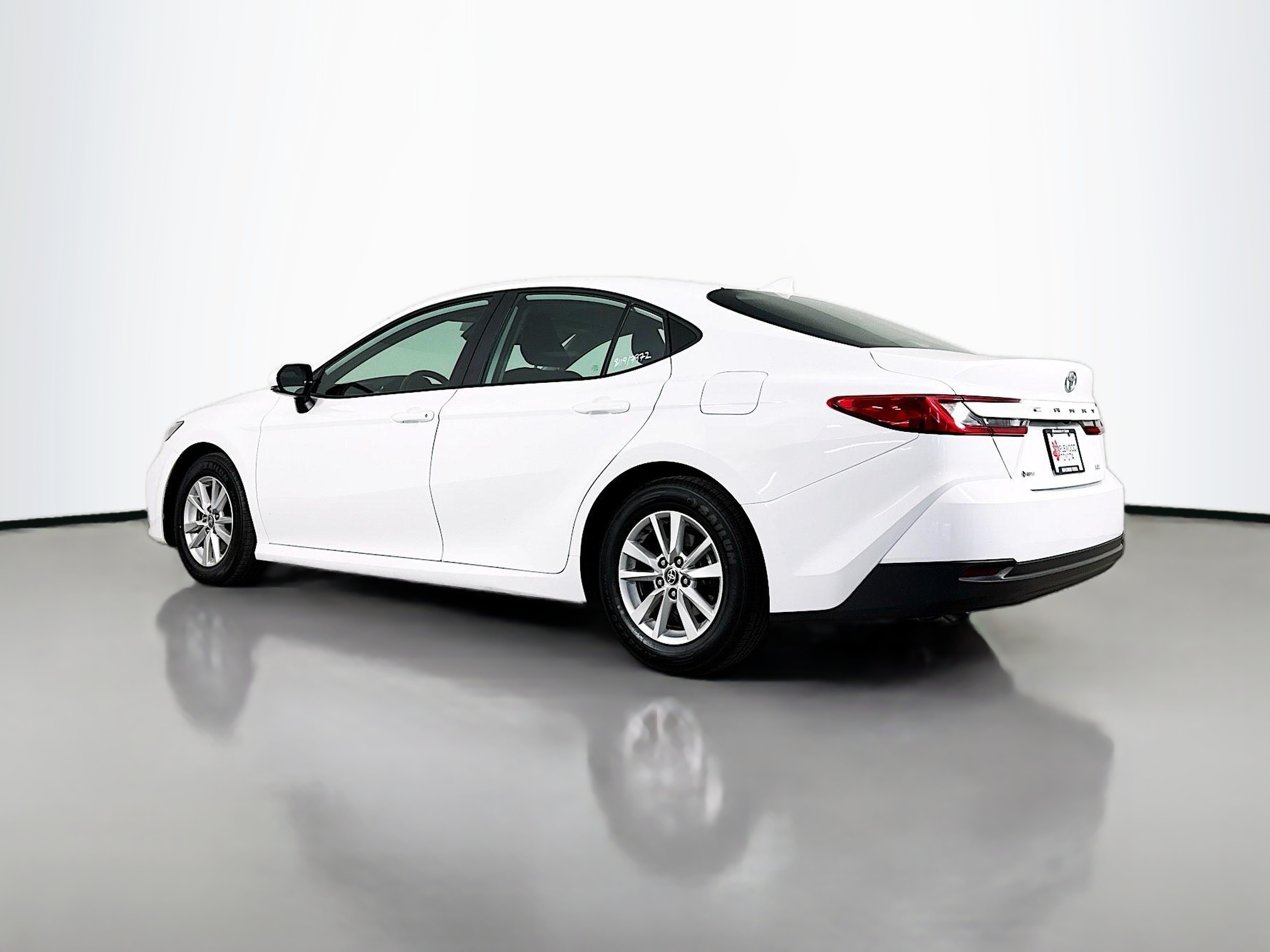 嘉之助 LAWSON BUYERS CHOICE CPO Ice Cap 2025 Toyota LE for Sale in Maplewood, MN