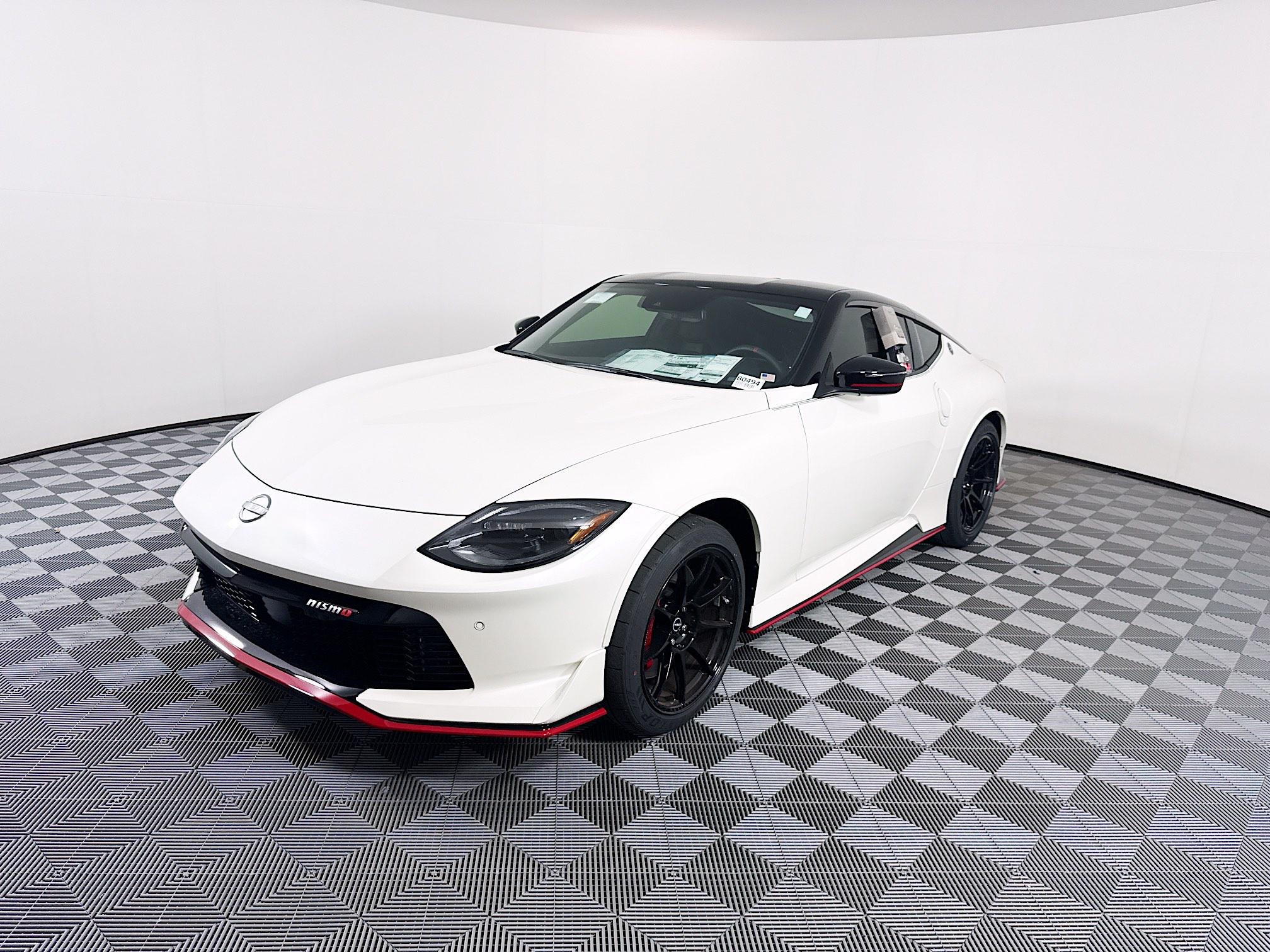モラモラi New 2025 Nissan Z NISMO® Sports Car in Cocoa #80494 | Mike