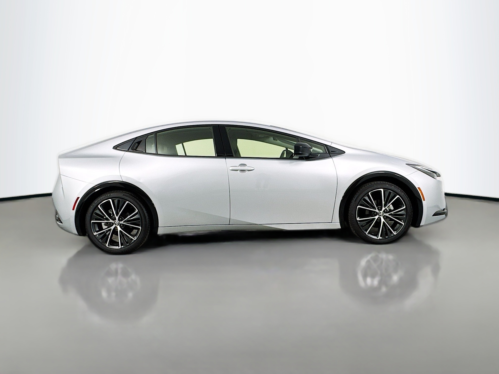 CPO Cutting Edge 2023 Toyota Prius XLE for Sale in Maplewood, MN