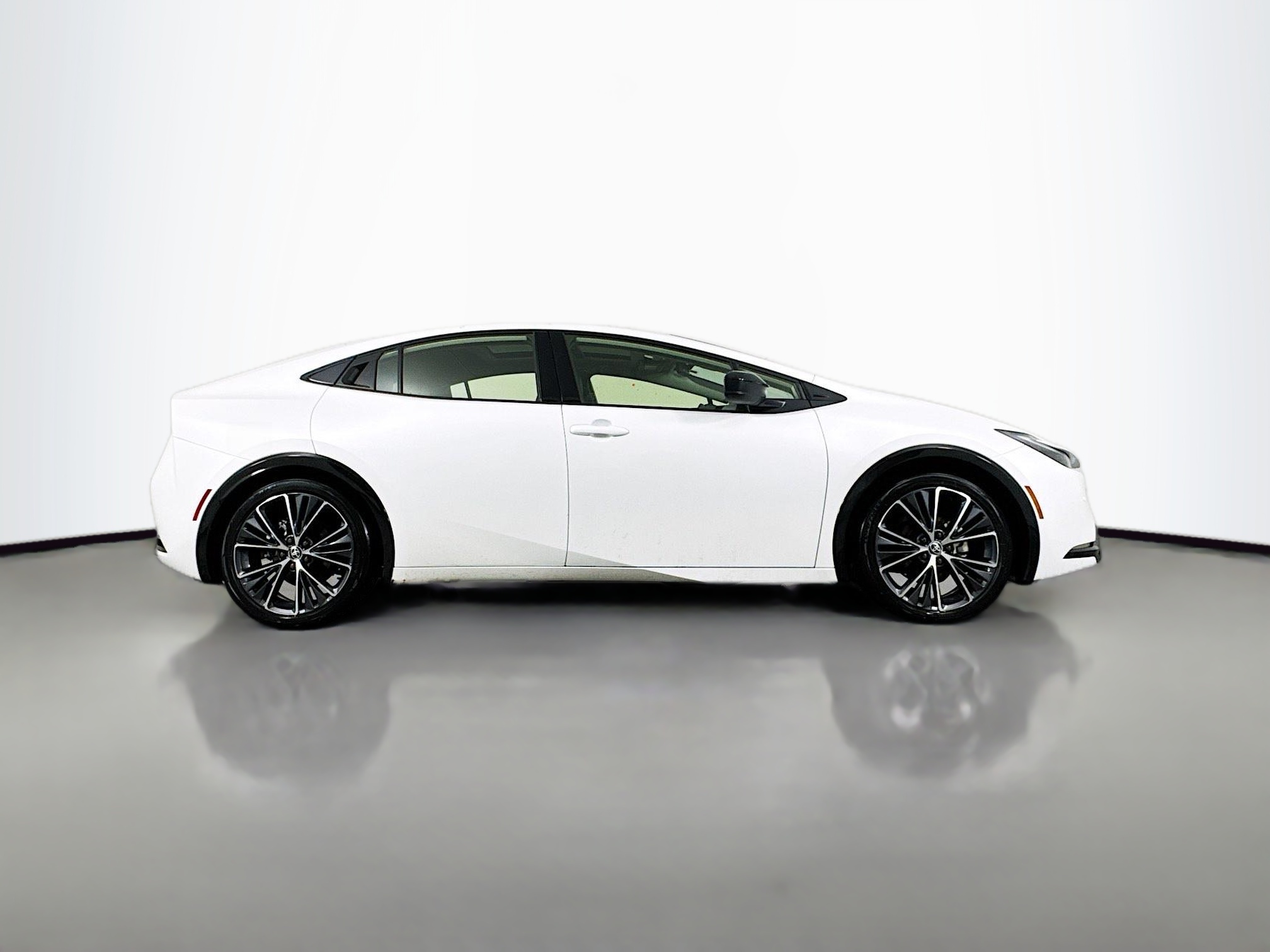 CPO Wind Chill Pearl 2025 Toyota Prius XLE for Sale in Maplewood