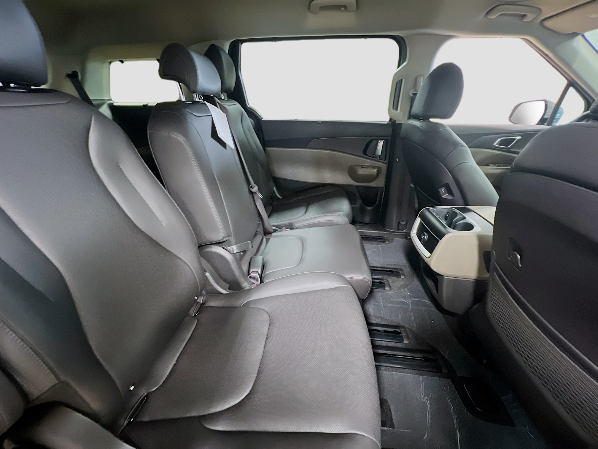 New Ceramic Silver 2026 Kia Carnival EX for Sale in Garden Grove