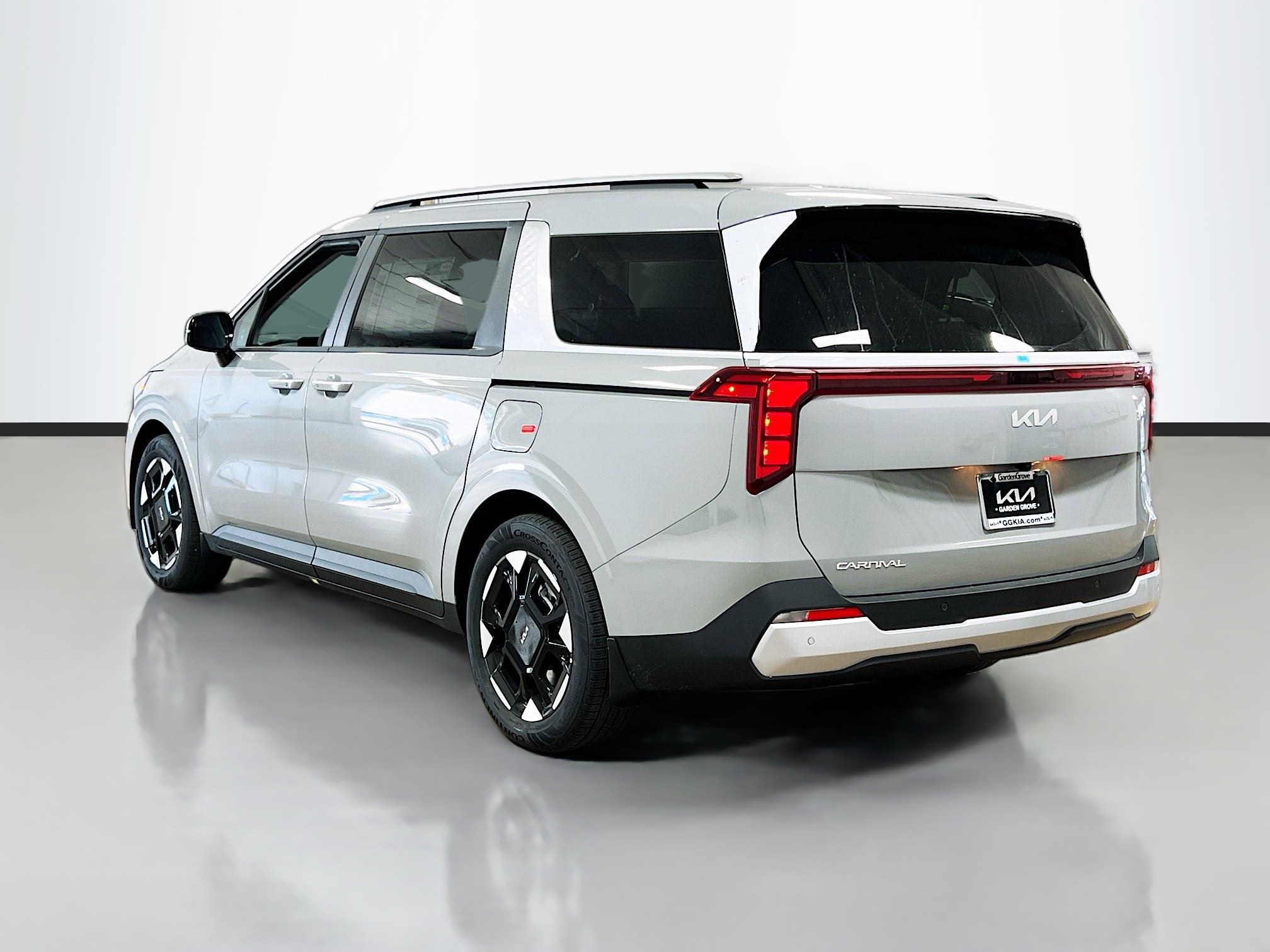 New Ceramic Silver 2026 Kia Carnival EX for Sale in Garden Grove