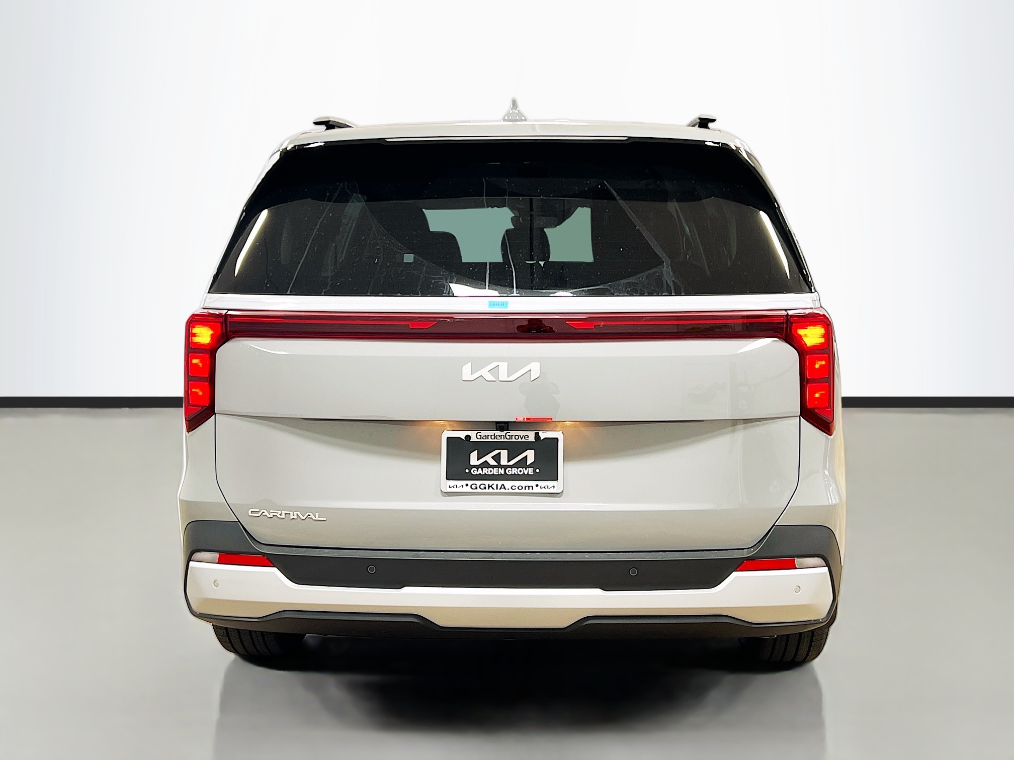 New Ceramic Silver 2026 Kia Carnival EX for Sale in Garden Grove