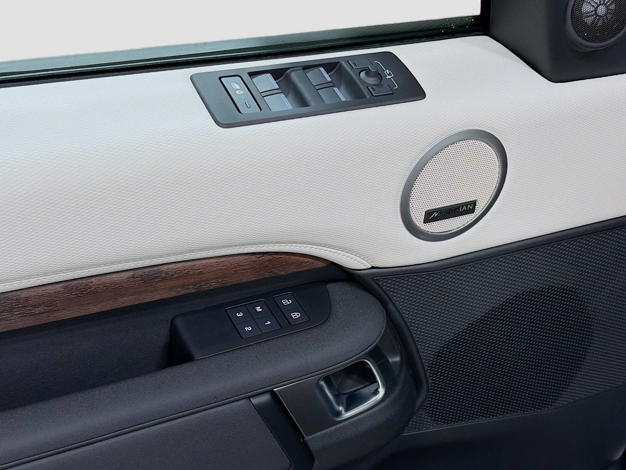 New 2026 Land Rover Discovery Dynamic SE SUV in Tampa #2523000