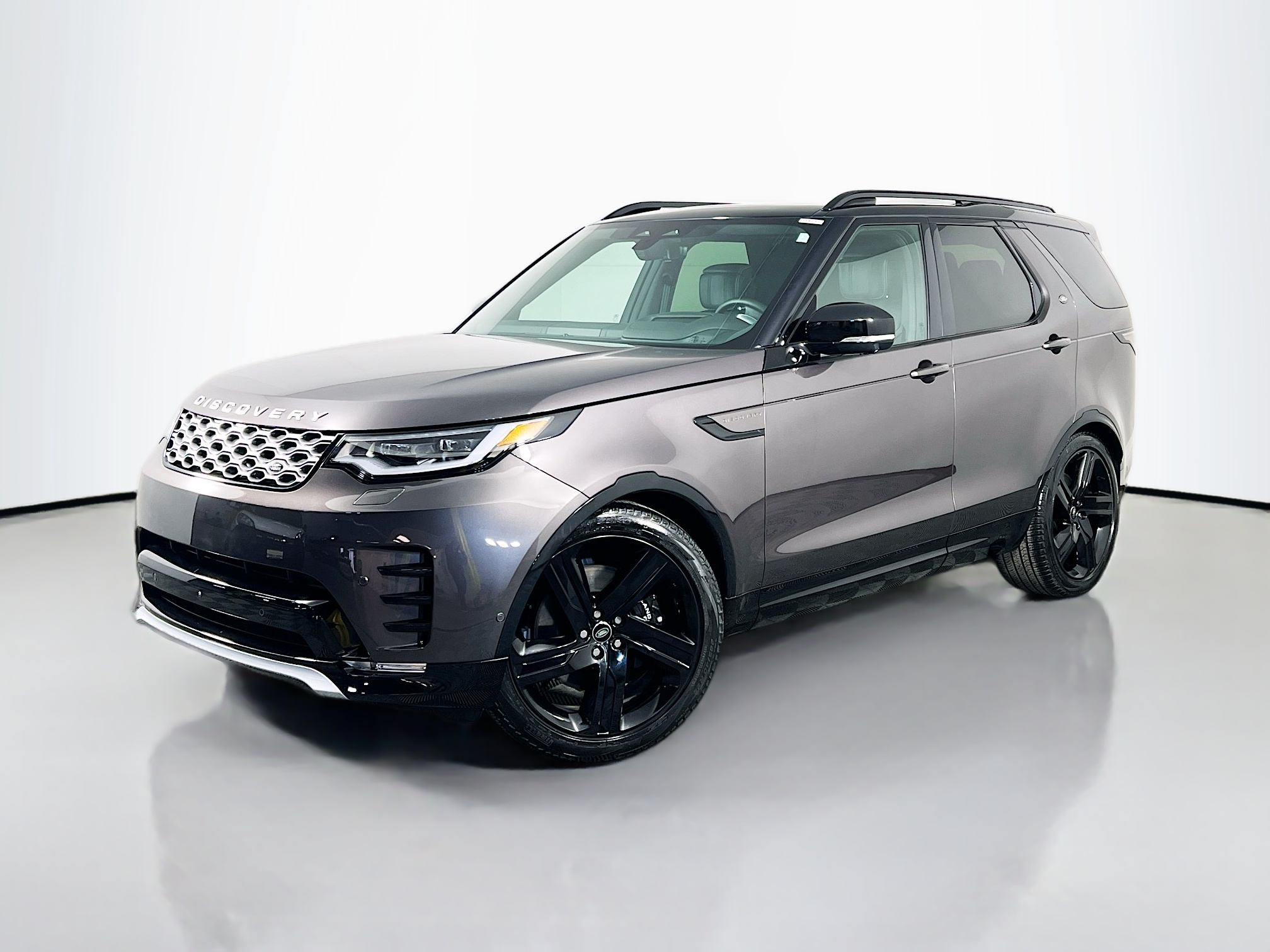 Certified Pre-Owned 2025 Land Rover Discovery Metropolitan Edition
