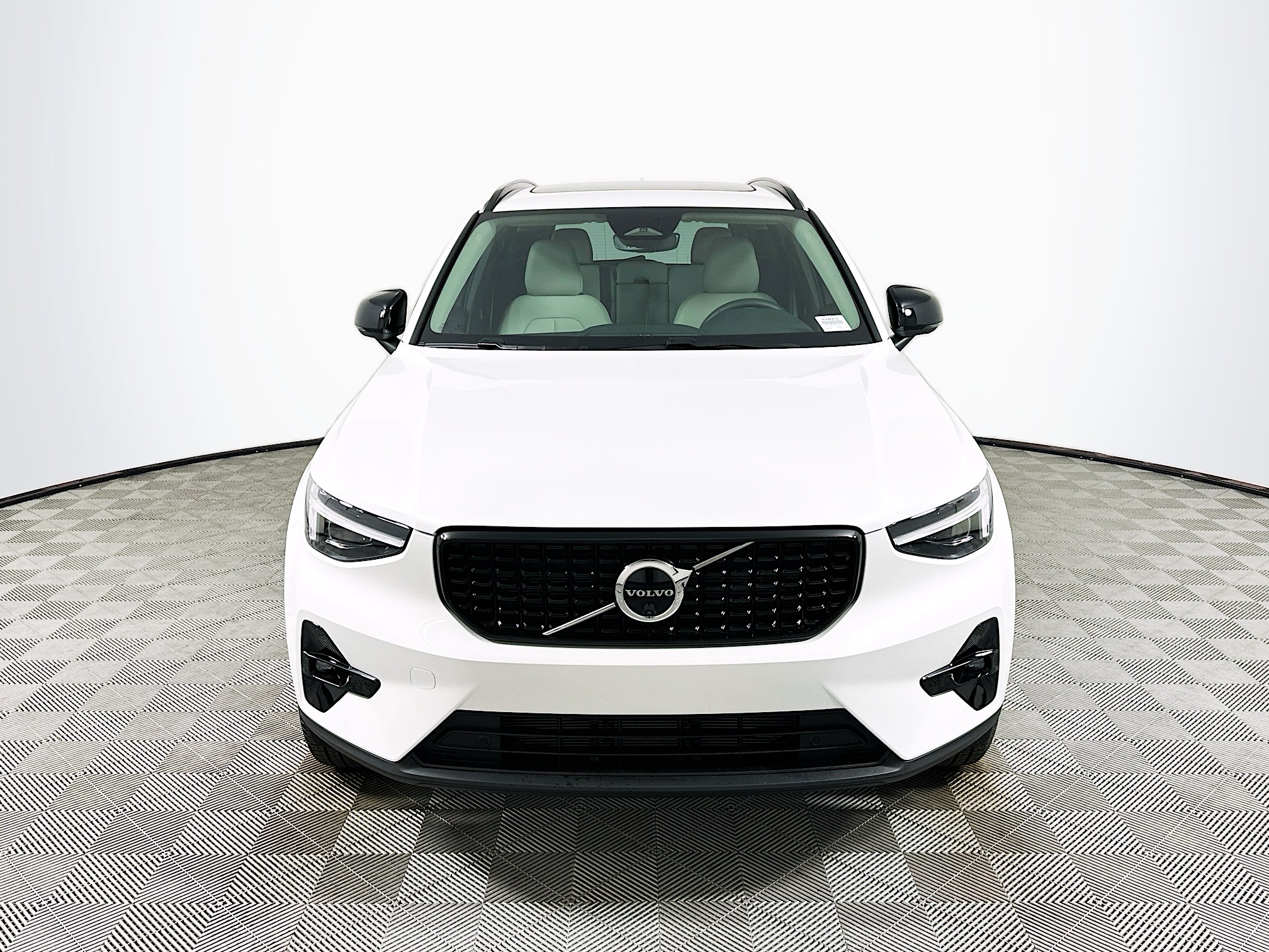 New 2026 Volvo XC40 Ultra SUV in Gilbert #L0361 | Volvo Cars Gilbert