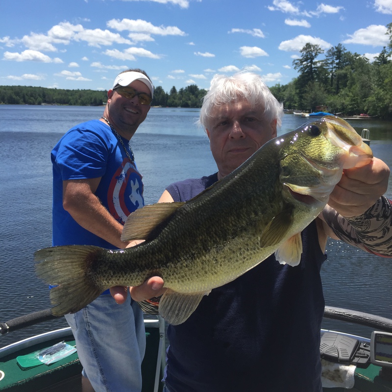 A photo of Lenny Manning's catch