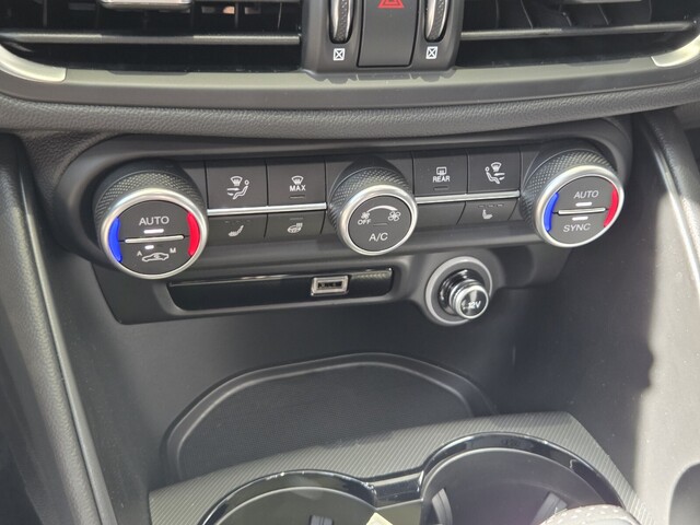 2025 Alfa Romeo Giulia Intensa - Rosso Etna exterior view 14