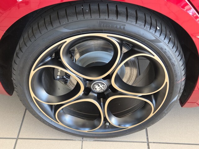 2025 Alfa Romeo Giulia Intensa - Rosso Etna exterior view 5