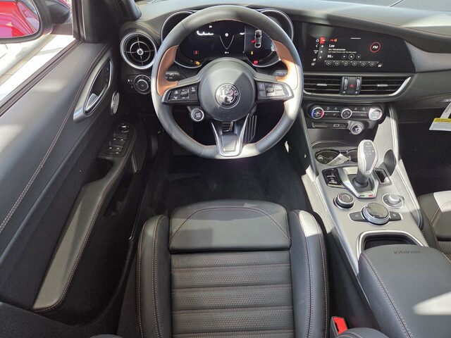 2025 Alfa Romeo Giulia Intensa - Rosso Etna exterior view 9