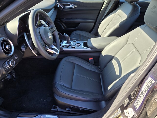 2025 Alfa Romeo Giulia - Vulcano Black Metallic exterior view 7