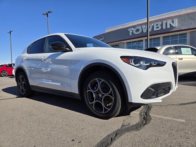 2025 Alfa Romeo Stelvio Base - White exterior view 2