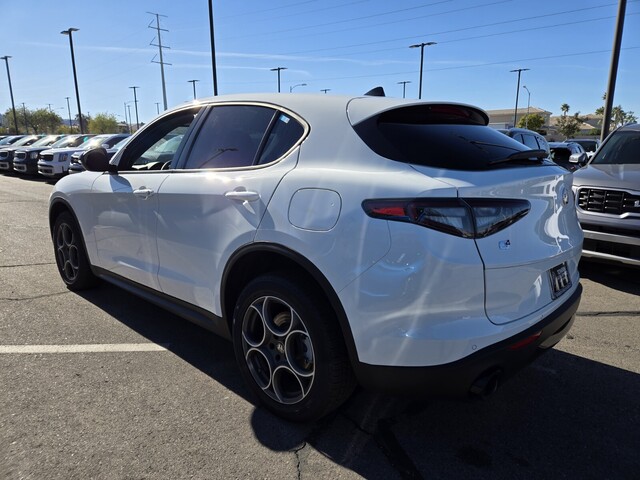 2025 Alfa Romeo Stelvio Base - White exterior view 4