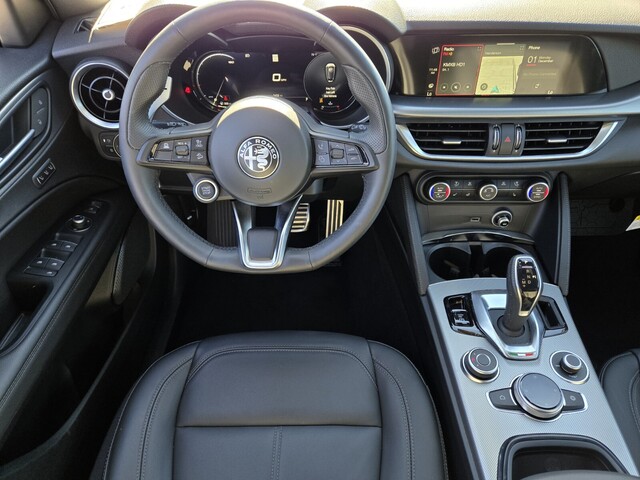 2025 Alfa Romeo Stelvio Base - White exterior view 8