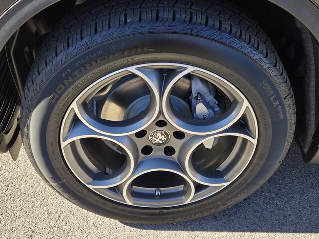 2025 Alfa Romeo Stelvio - Vulcano Black Metallic exterior view 5