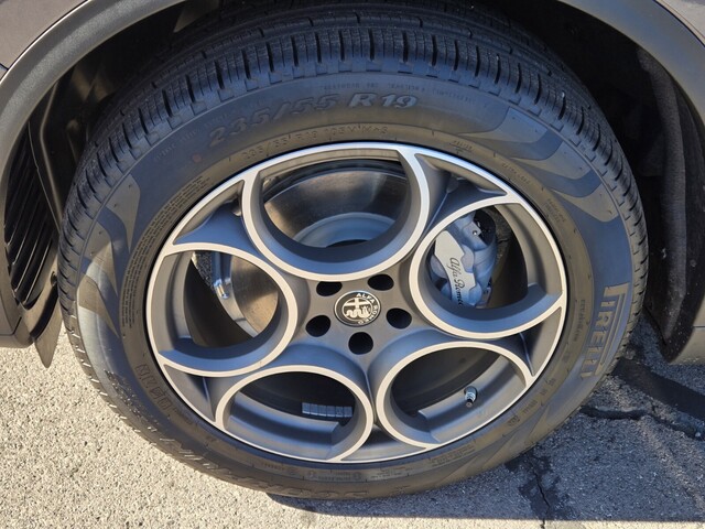 2025 Alfa Romeo Stelvio - Vesuvio Gray Metallic exterior view 5