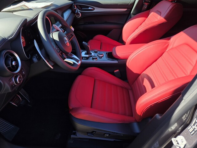 2025 Alfa Romeo Stelvio - Vesuvio Gray Metallic exterior view 7