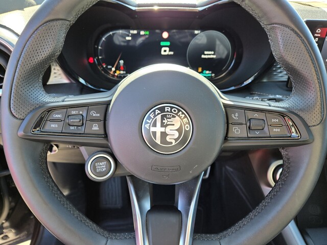 2025 Alfa Romeo Tonale Base - Black exterior view 10