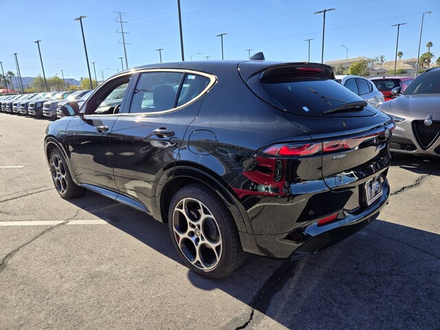 2025 Alfa Romeo Tonale Base - Black exterior view 4