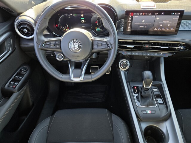 2025 Alfa Romeo Tonale Base - Black exterior view 8