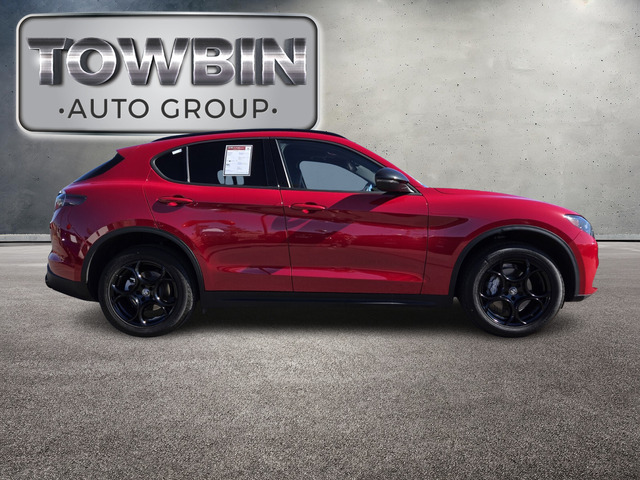 2024 Alfa Romeo Stelvio Sprint - Alfa Rosso exterior view 3