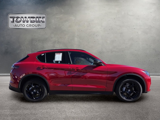 2024 Alfa Romeo Stelvio Sprint - Alfa Rosso exterior view 3