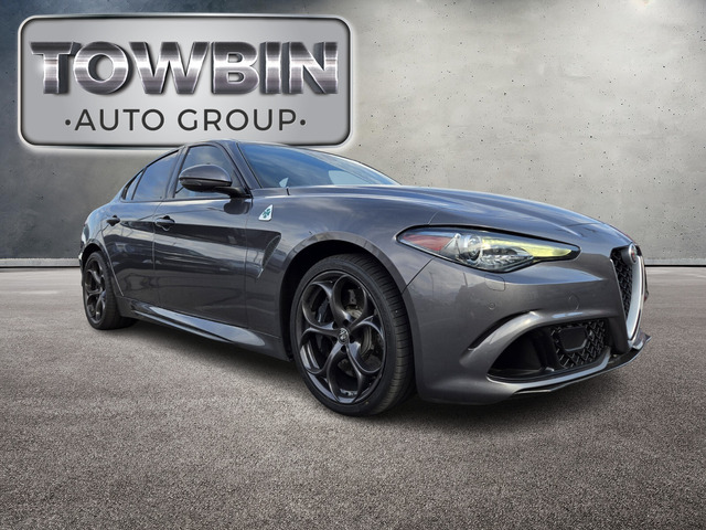 2019 Alfa Romeo Giulia Quadrifoglio - Vesuvio Gray Metallic exterior view 2