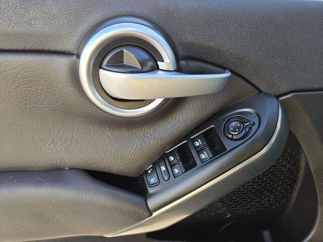 2016 Fiat 500X Lounge - Nero Cinema (Black Clear Coat) exterior view 17