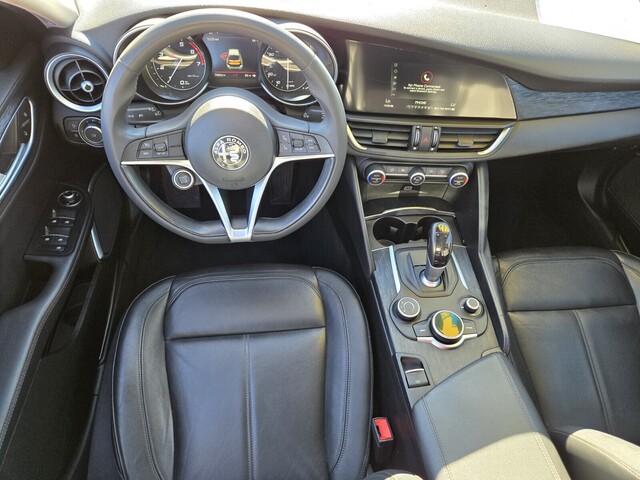 2019 Alfa Romeo Giulia Base - Alfa Rosso exterior view 10