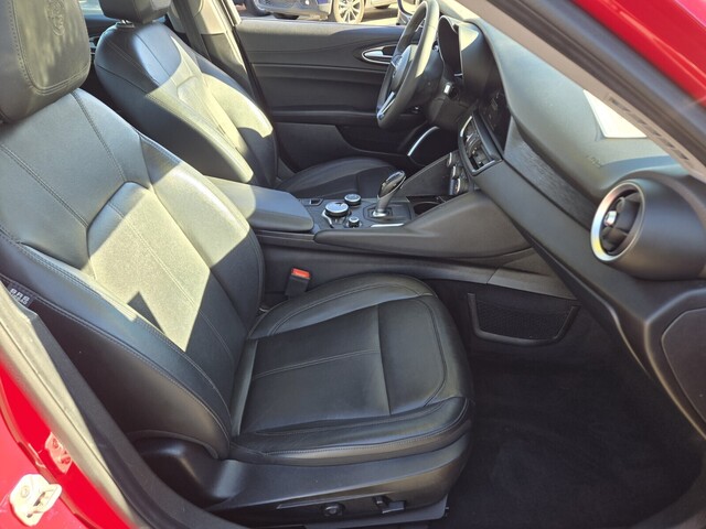 2019 Alfa Romeo Giulia Base - Alfa Rosso exterior view 13