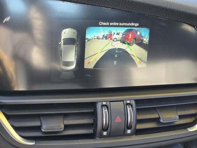 2019 Alfa Romeo Giulia Base - Alfa Rosso exterior view 16