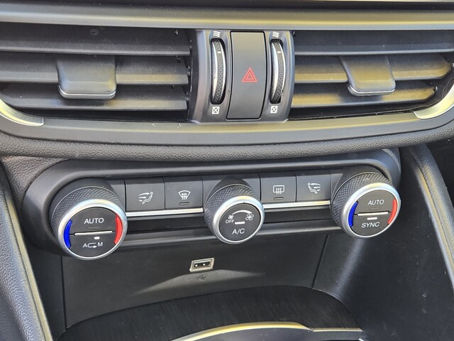 2019 Alfa Romeo Giulia Base - Alfa Rosso exterior view 17