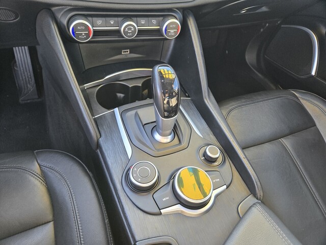 2019 Alfa Romeo Giulia Base - Alfa Rosso exterior view 18