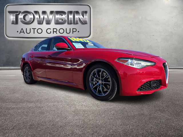 2019 Alfa Romeo Giulia Base - Alfa Rosso exterior view 2